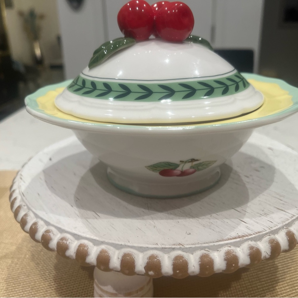 Villeroy & Boch White and Green Serveware with Vintage Charm